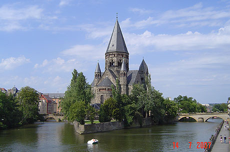 Metz river moselle panorama photo