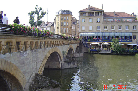 Moyen pont and restaurant maire metz photo