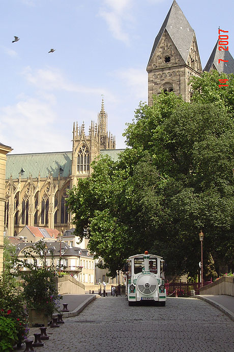 Biserica langa podul st marcel metz foto